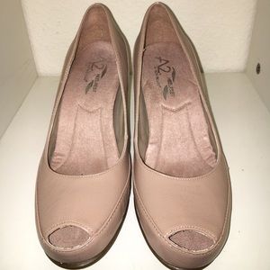 NEW- Aerosole Comfort System heels. 7.5